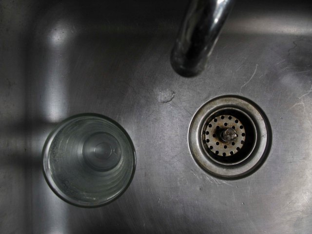 sink kitchen drain glass faucet 2 web